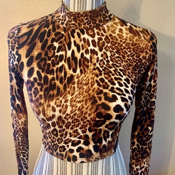 NWT FashionNova Crop Top Small Leopard Animal Print Stretchy Ribbed Long Sleeve - Picture 3 of 12